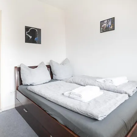 Apartmenthaus Am Waldrand- Kueche - Fruehstueck - Balkon شقة