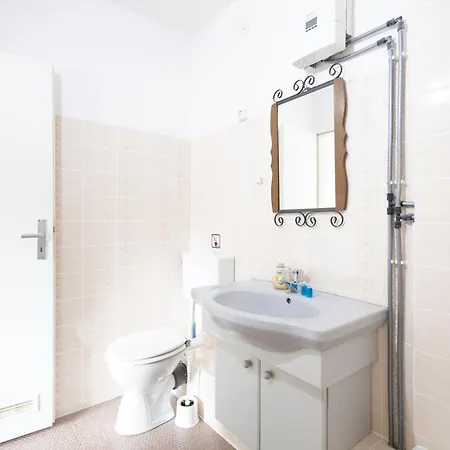 Apartmenthaus Am Waldrand- Kueche - Fruehstueck - Balkon شقة *