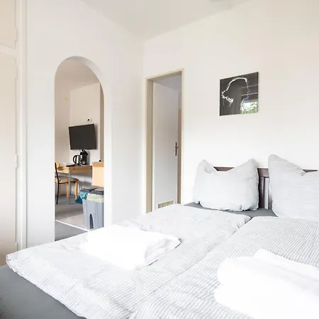 Apartmenthaus Am Waldrand- Kueche - Fruehstueck - Balkon