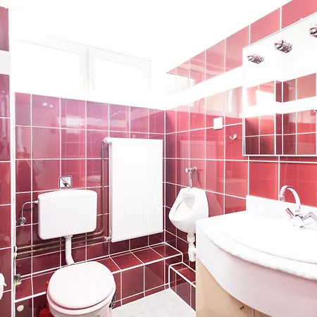 Apartmenthaus Am Waldrand- Kueche - Fruehstueck - Balkon شقة