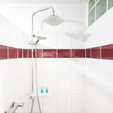 Apartmenthaus Am Waldrand- Kueche - Fruehstueck - Balkon شقة