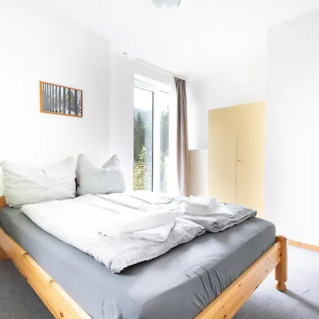 Apartmenthaus Am Waldrand- Kueche - Fruehstueck - Balkon