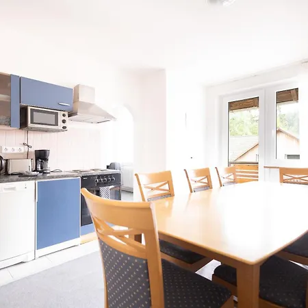 Apartmenthaus Am Waldrand- Kueche - Fruehstueck - Balkon شقة