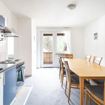 Lejlighed Apartmenthaus Am Waldrand- Kueche - Fruehstueck - Balkon