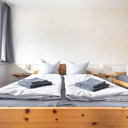 Apartmenthaus Am Waldrand- Kueche - Fruehstueck - Balkon