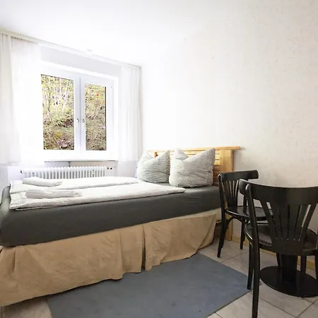 Apartmenthaus Am Waldrand- Kueche - Fruehstueck - Balkon