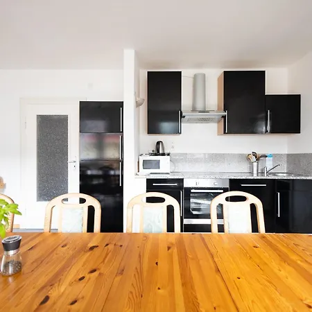 Apartmenthaus Am Waldrand- Kueche - Fruehstueck - Balkon