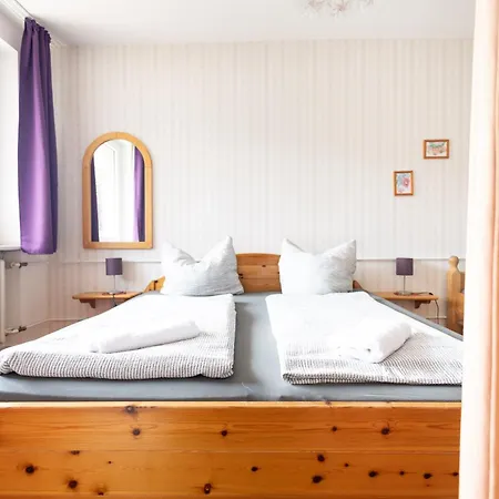 Apartmenthaus Am Waldrand- Kueche - Fruehstueck - Balkon شقة *