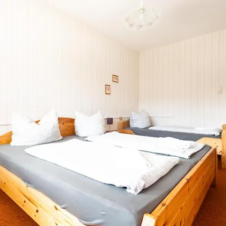 Apartmenthaus Am Waldrand- Kueche - Fruehstueck - Balkon