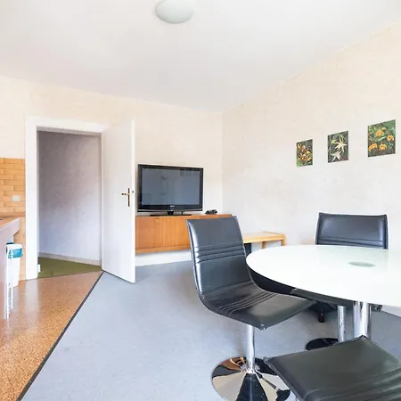Apartmenthaus Am Waldrand- Kueche - Fruehstueck - Balkon