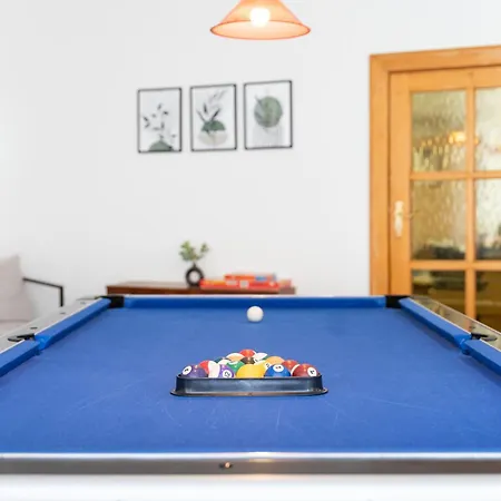 Apartmenthaus Am Waldrand- Kueche - Fruehstueck - Balkon شقة *