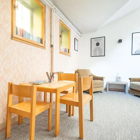Apartmenthaus Am Waldrand- Kueche - Fruehstueck - Balkon شقة *